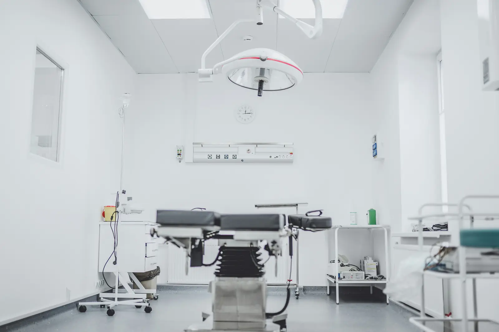 Salud. Clínicas, centros especializados, laboratorios y servicios sanitarios.